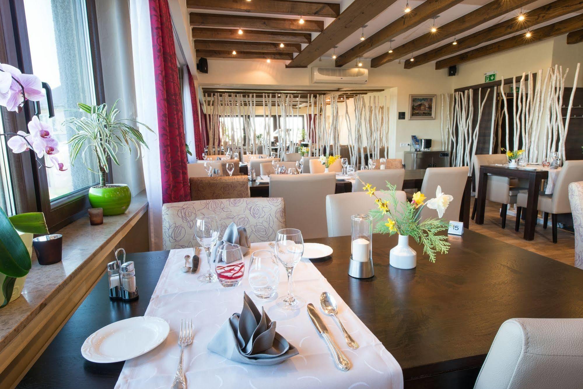 Hotel Saint Fiacre Bourscheid Eksteriør bilde