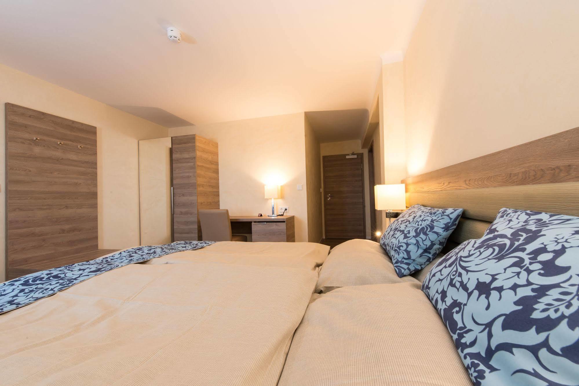 Hotel Saint Fiacre Bourscheid Eksteriør bilde